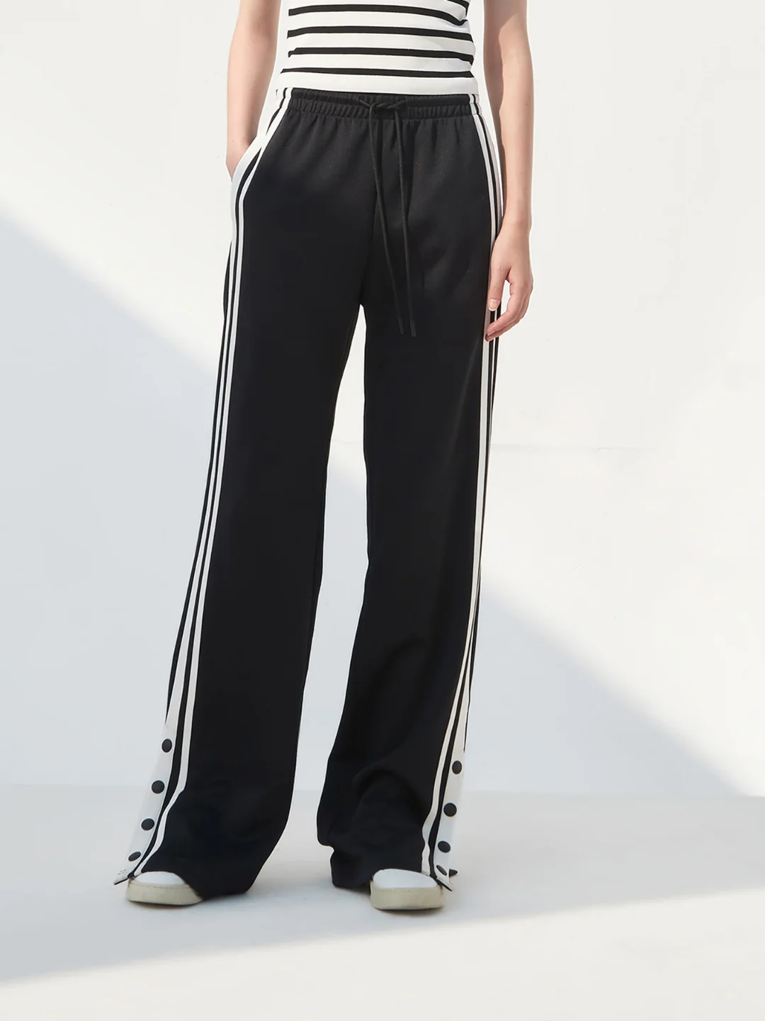 Black Slit Snap Button Tracks